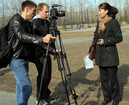 Чодураа Монгуш даёт интервью телеканалу ВГТРК.
