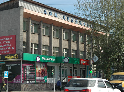 Это здание было построено мэрией Кызыла «сверху».