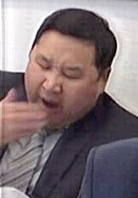 чиновник Ховалыг умудряется
безуспешно бороться со сном прямо на совещаниях с федеральными начальниками